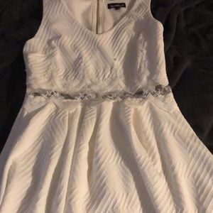 NEW WITHOUT TAGS! WHITE DRESS WITH LACE MIDDLE!